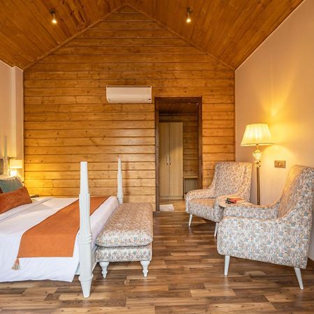 Ama Stays & Trails Kashi House, Rishikesh Bagian luar foto