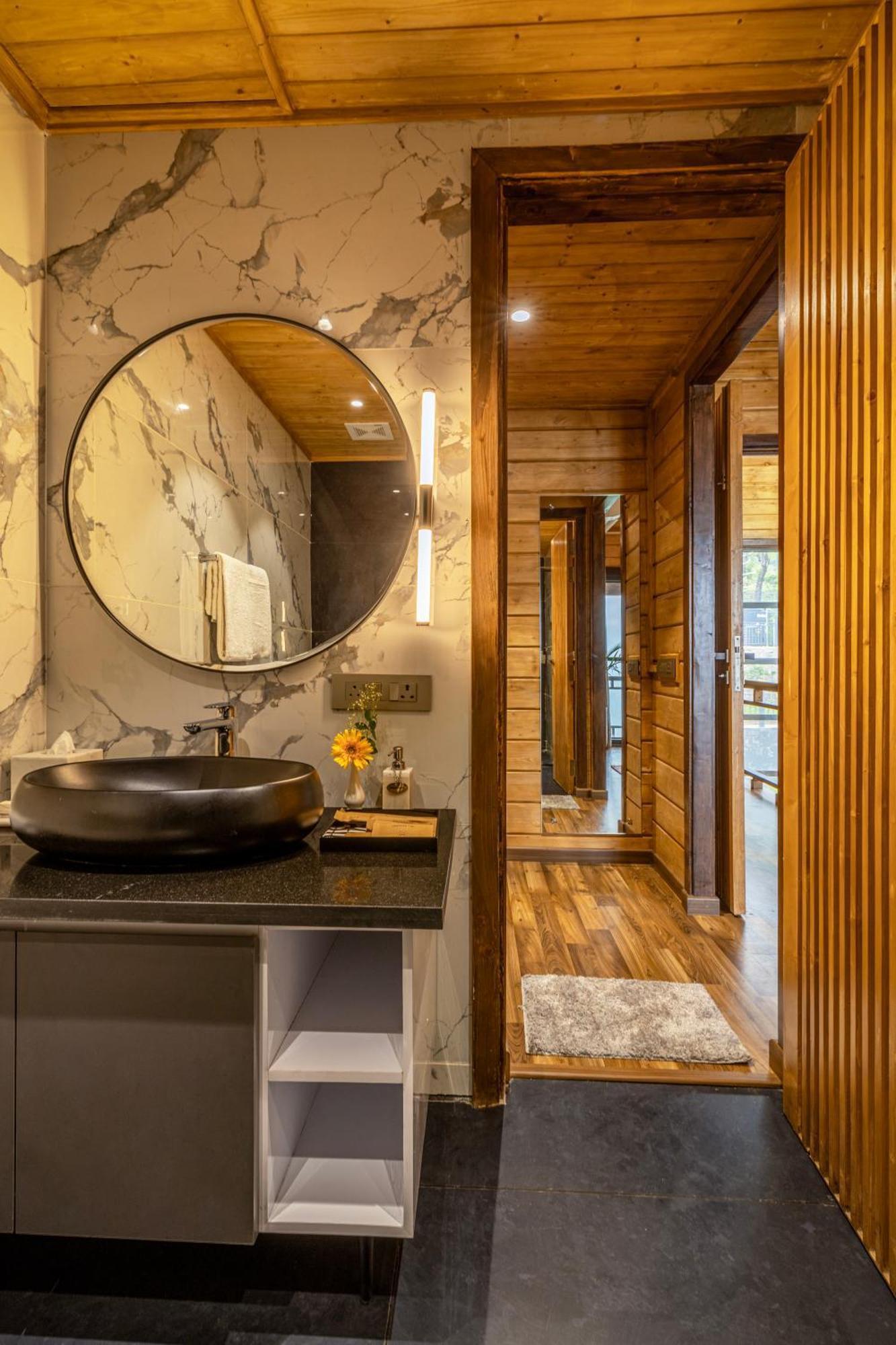 Ama Stays & Trails Kashi House, Rishikesh Bagian luar foto
