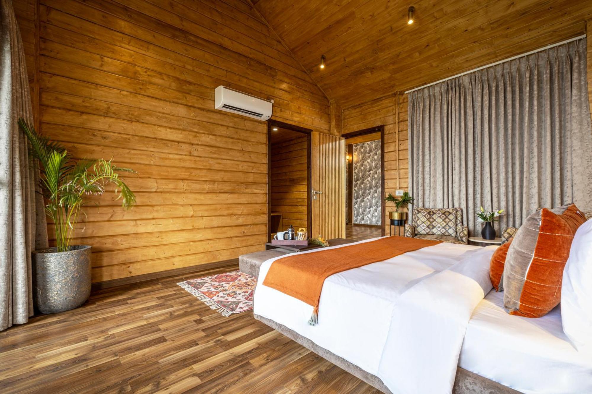 Ama Stays & Trails Kashi House, Rishikesh Bagian luar foto