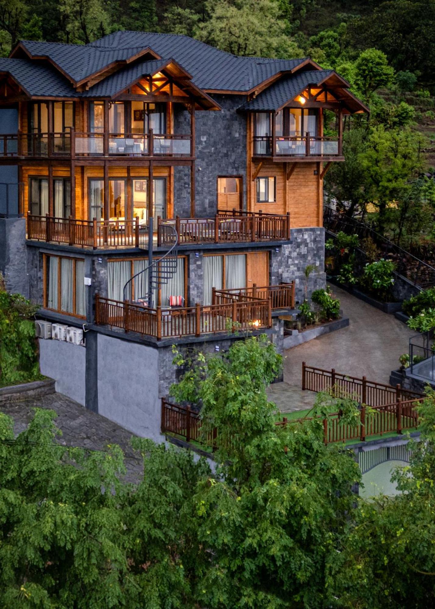 Ama Stays & Trails Kashi House, Rishikesh Bagian luar foto