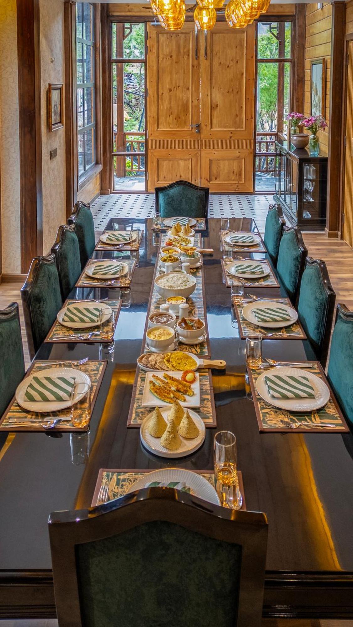 Ama Stays & Trails Kashi House, Rishikesh Bagian luar foto